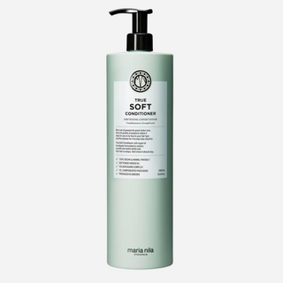 Støvet grøn flaske med sort låg indeholdende Maria Nila True Soft Conditioner 1000 ml